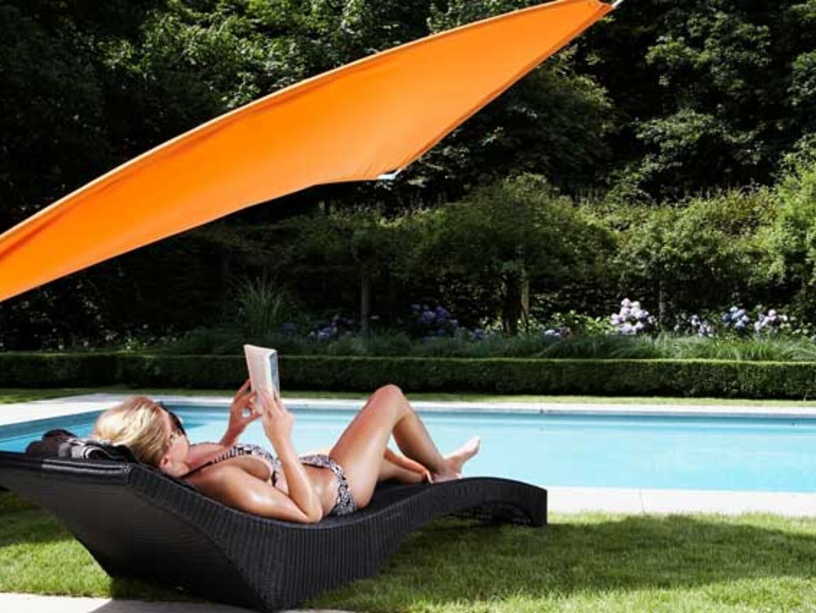 Zonz Sunsails.