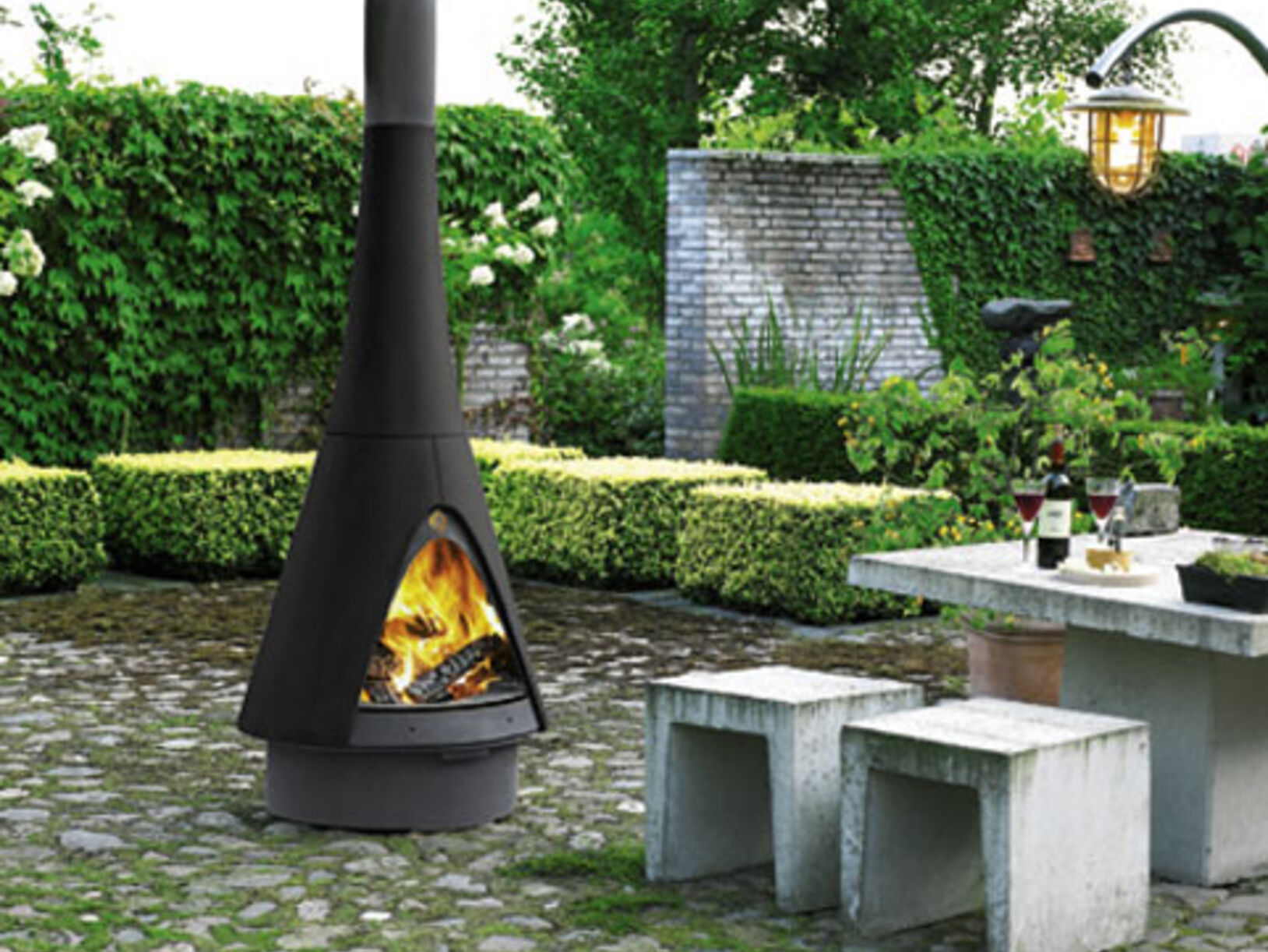 Harrie Leenders buiten haarden