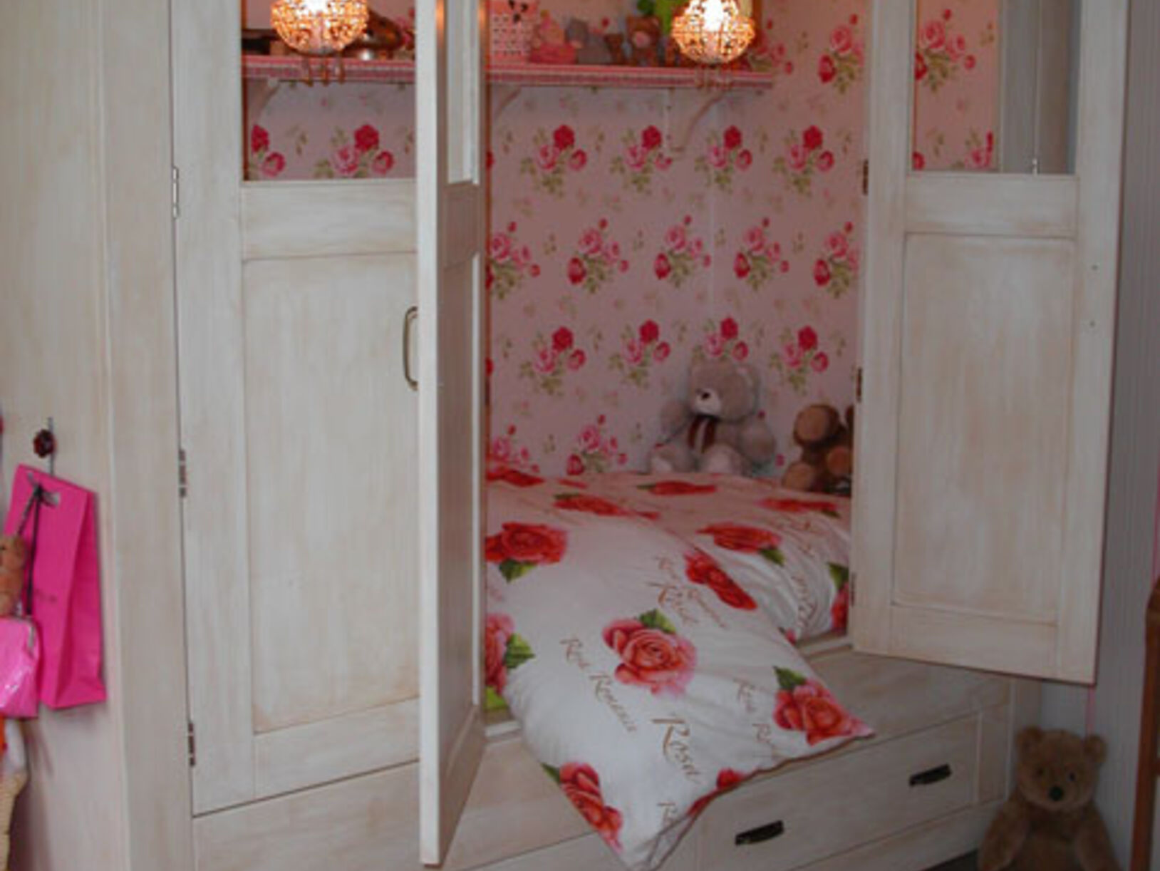 Een bedstee op maat laten maken.
